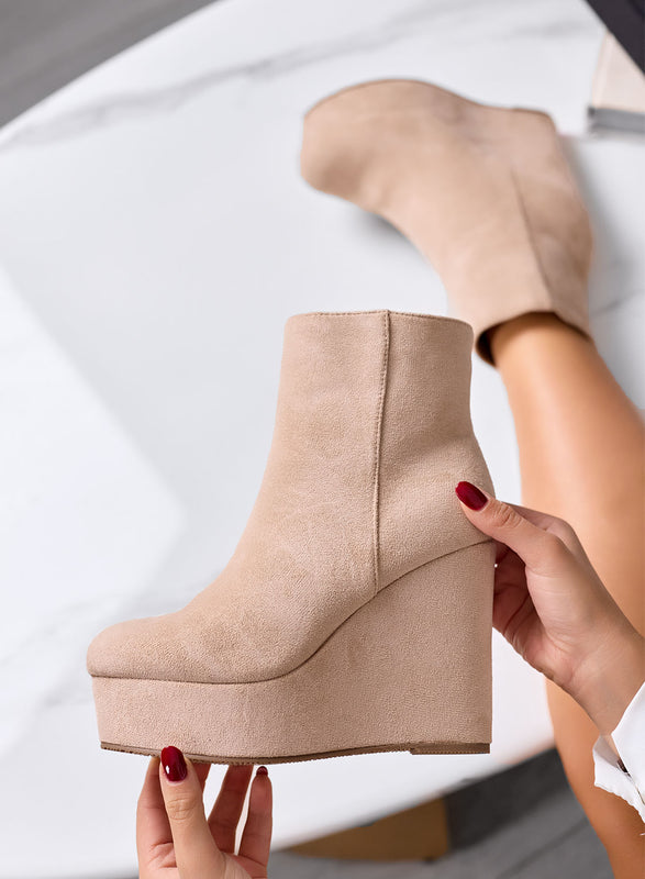 SERENA - Stivaletti tronchetti beige con zeppa