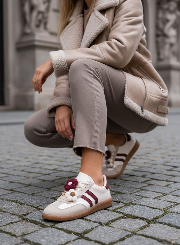 MELISSA - Sneakers beige e bordeaux con fiori crochet