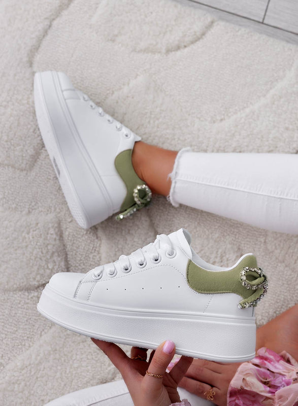 MILE - Sneakers bianche con suola spessa e fiocco in strass e retro verde