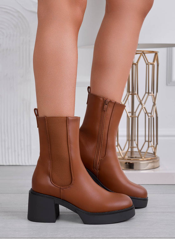 RUBY - Stivaletti camel con molla laterale
