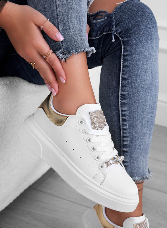 ANDREINA - Sneakers bianche con applicazione gioiello e retro oro