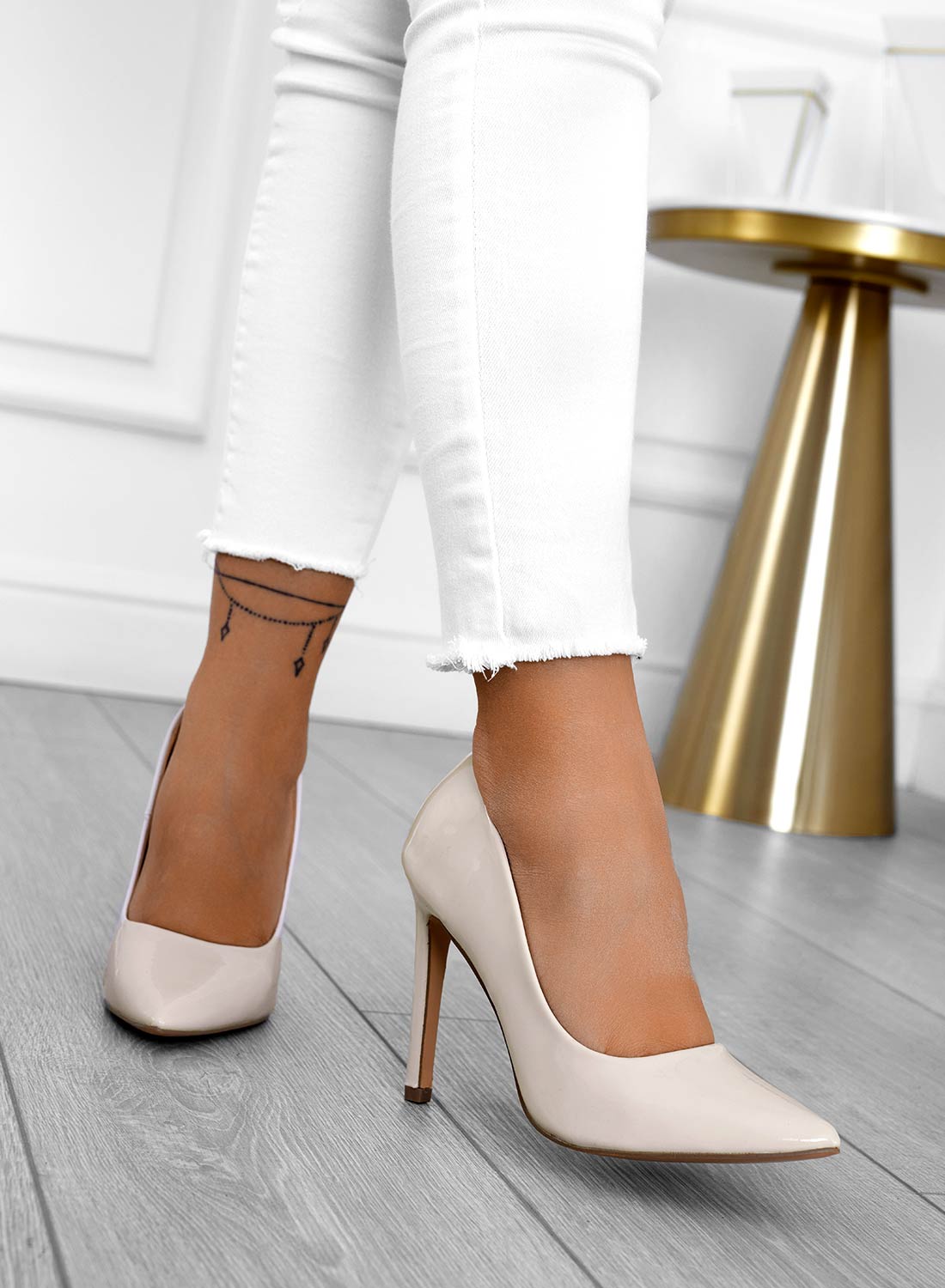 BERTA - Decolletè Alexoo beige in vernice con tacco alto