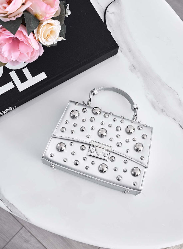 Borsa argento con borchie a sfera e tracolla B231