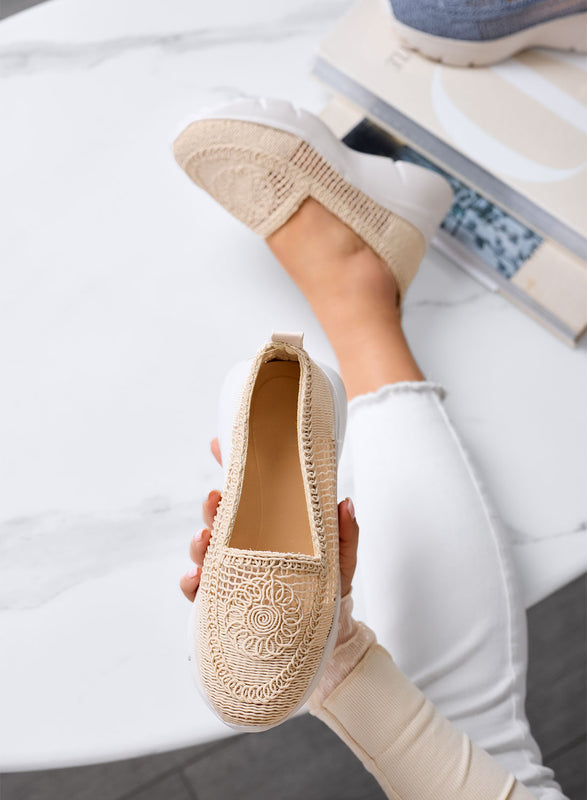 NASTIA - Mocassini beige Slip-on traforate in crochet con suola chunky bianca