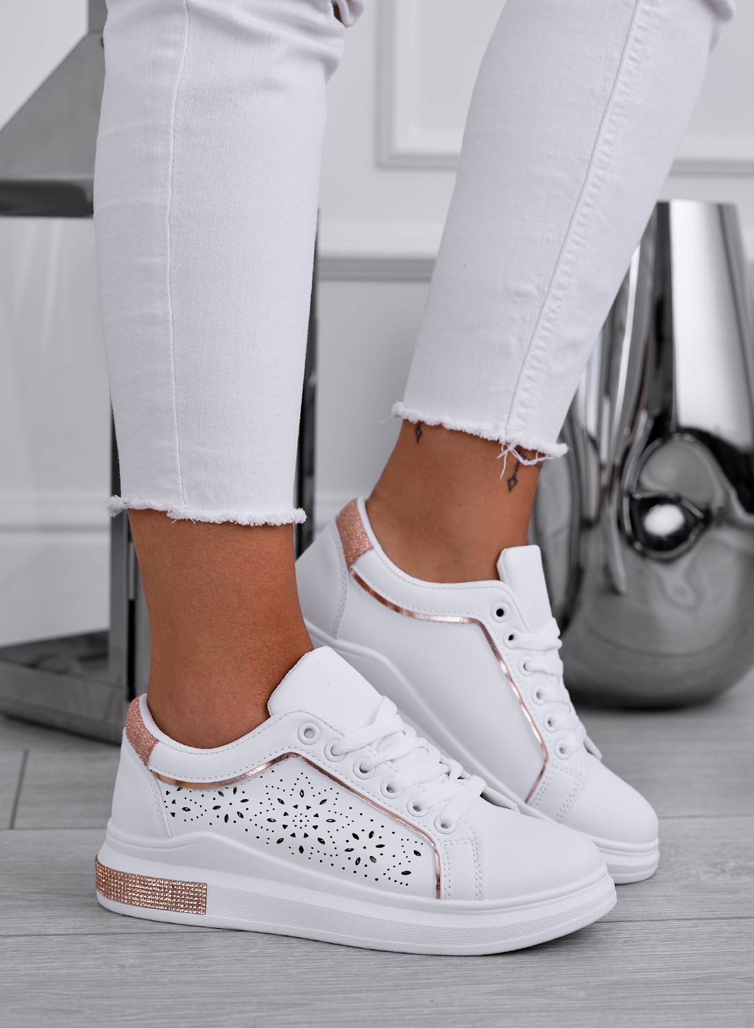 ALBA - Sneakers bianche traforate con glitter oro rosa