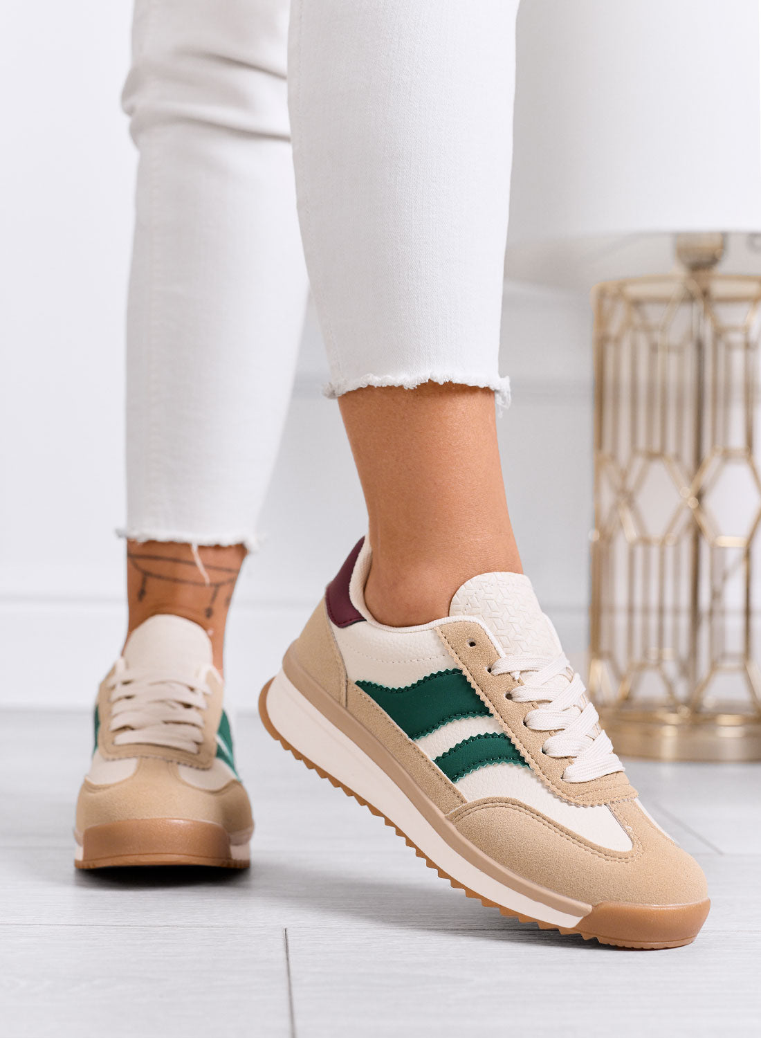 BIELLA - Sneakers beige in tessuto con dettagli verdi e suola in gomma