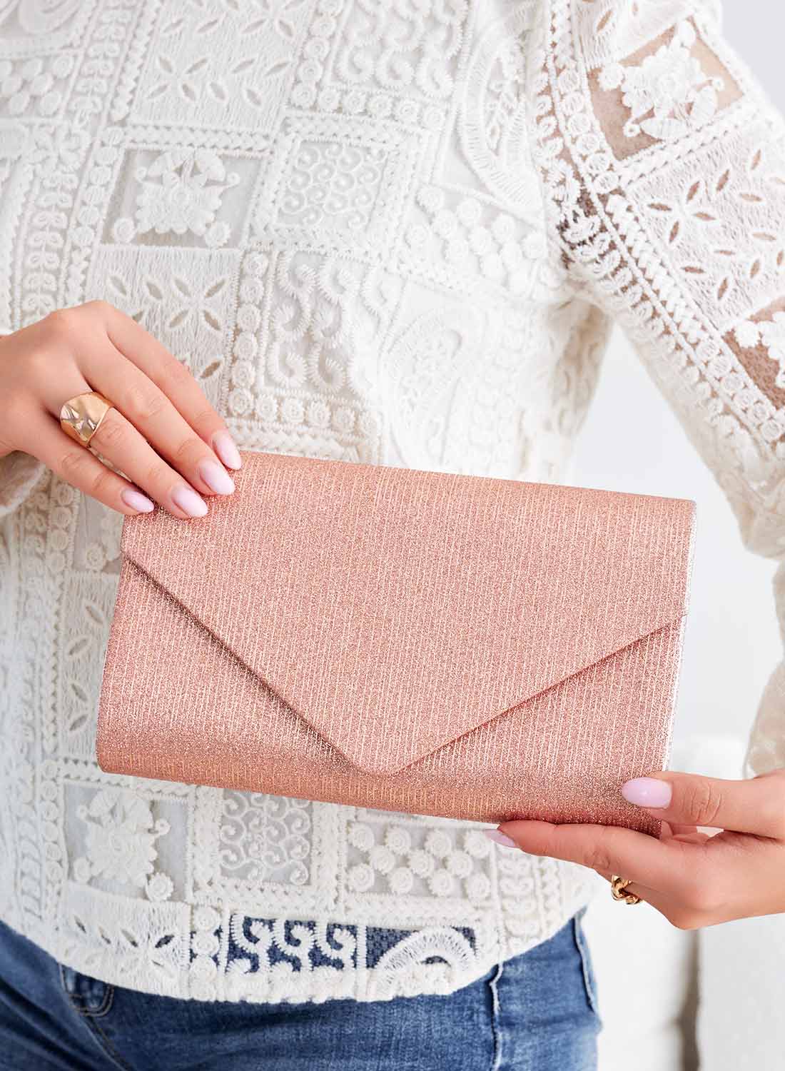 Borsa pochette oro rosa laminata B234