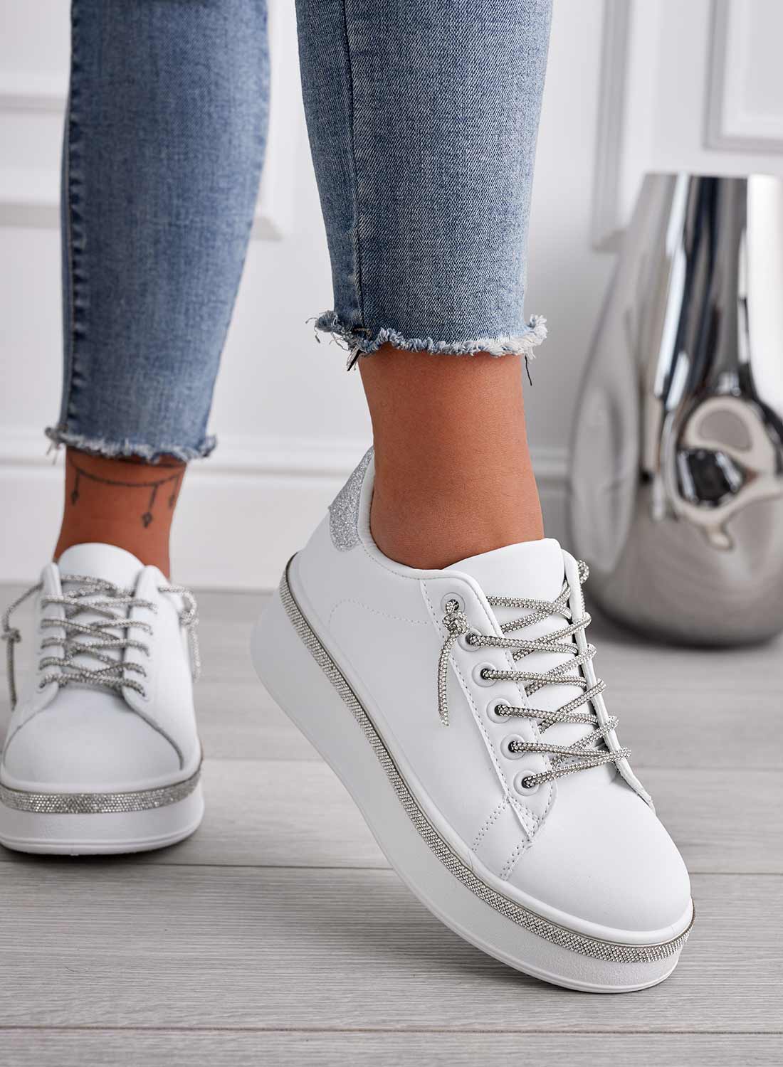 FRANKIE - Sneakers bianche con lacci gioiello argento