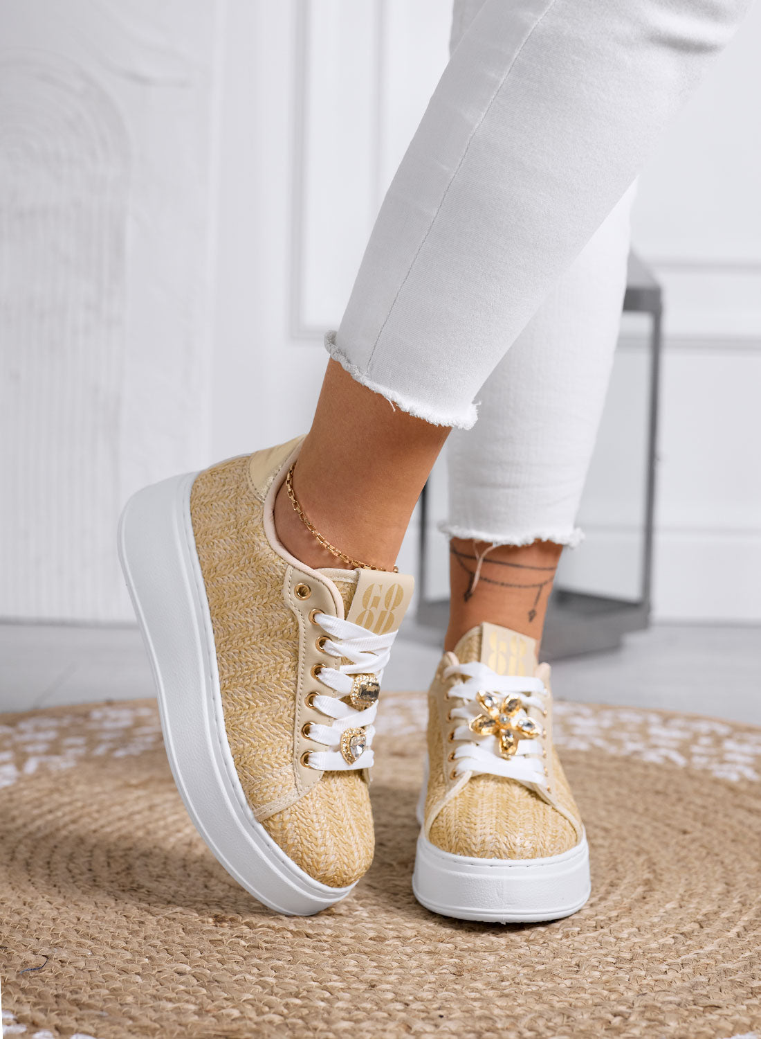 MARISA - Sneakers beige platform con applicazione gioiello