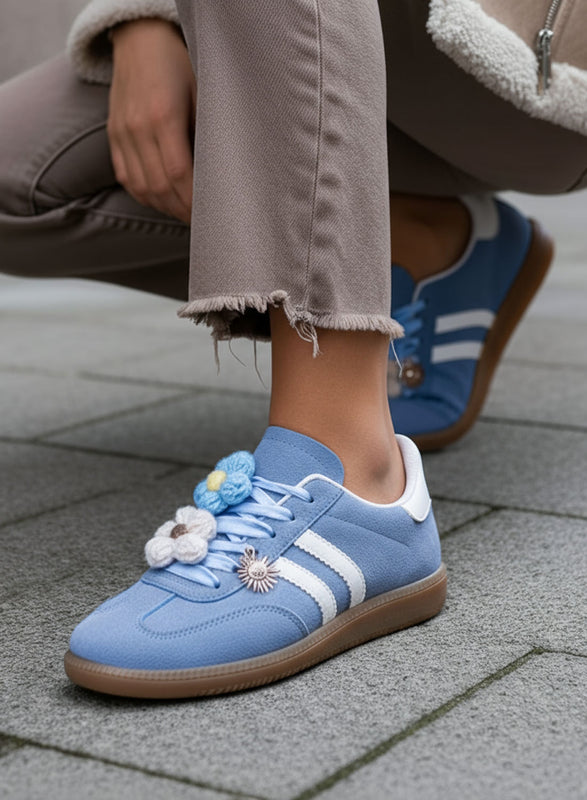 MELISSA - Sneakers azzurre e beige con fiori crochet