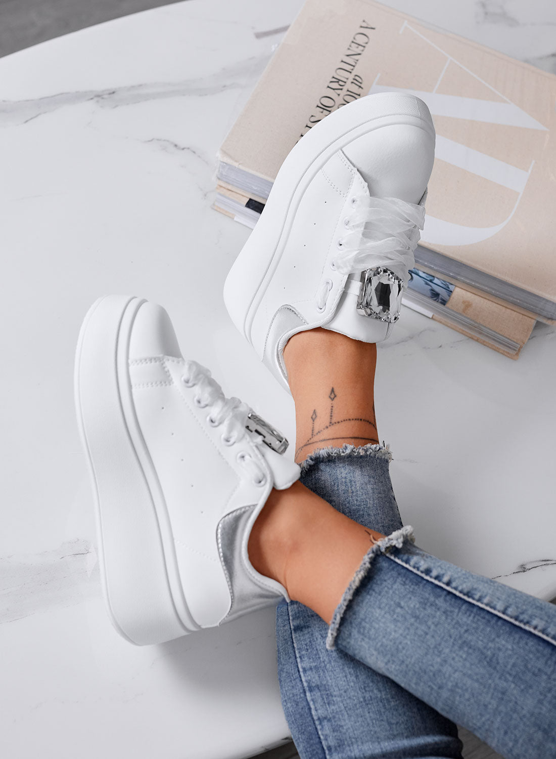 OLIVIA - Sneakers Platform Bianche con Dettaglio Gioiello