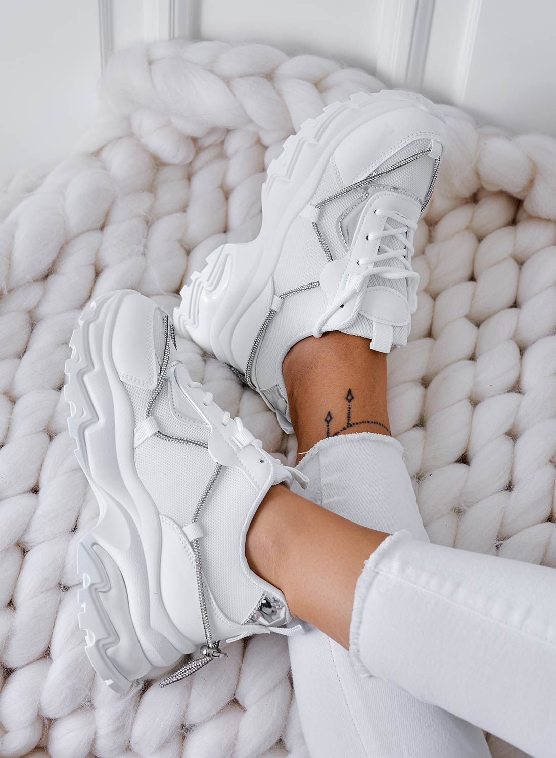 ROSANNA - Sneakers bianche con suola alta e strass