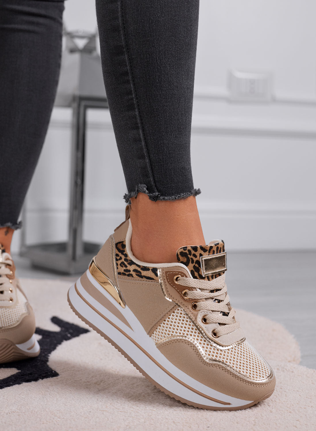 VALDA - Sneakers fango con suola spessa e inserti maculati ed oro