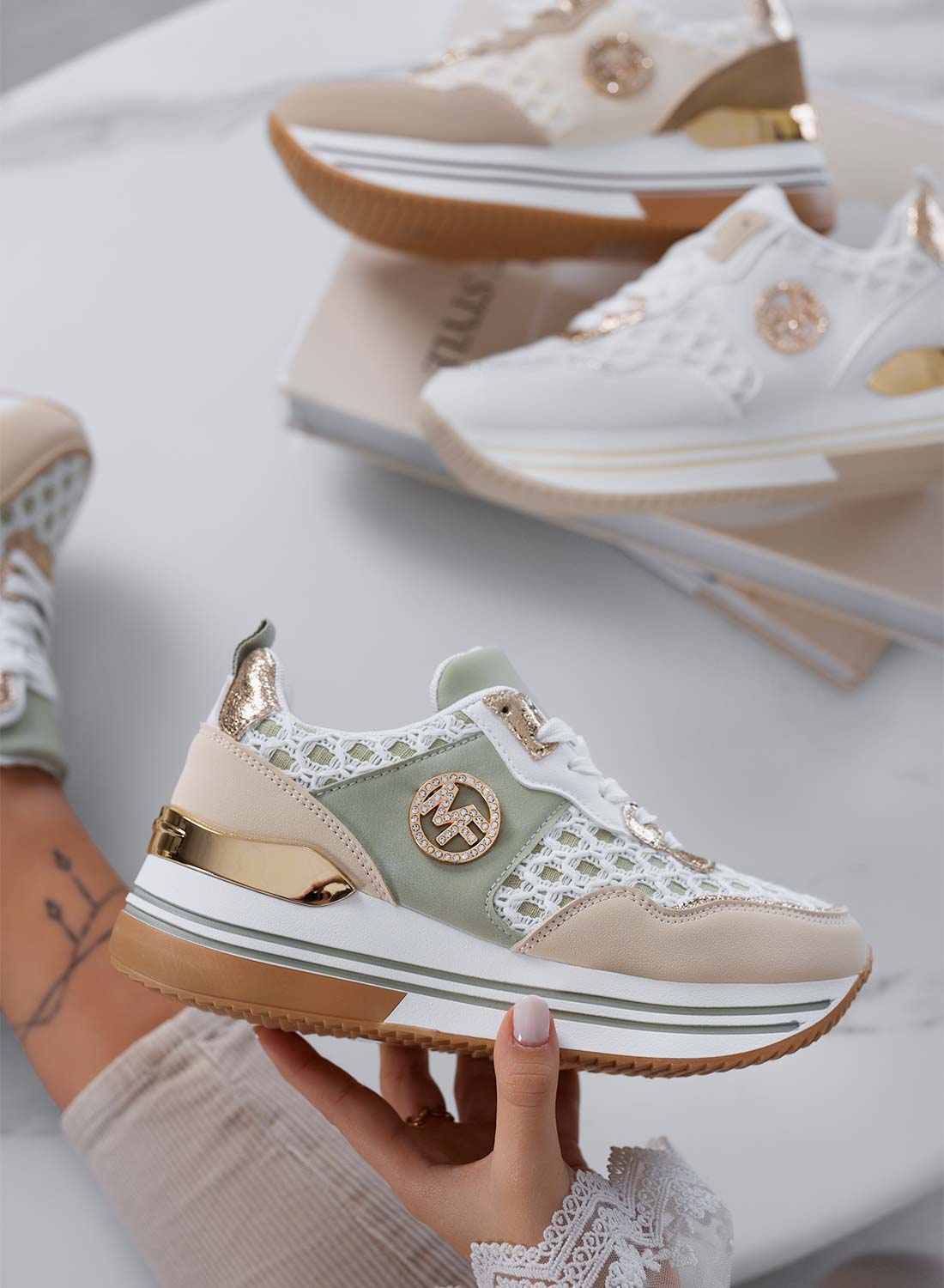 WALKER - Sneakers da donna verdi con dettagli dorati e trama a rete