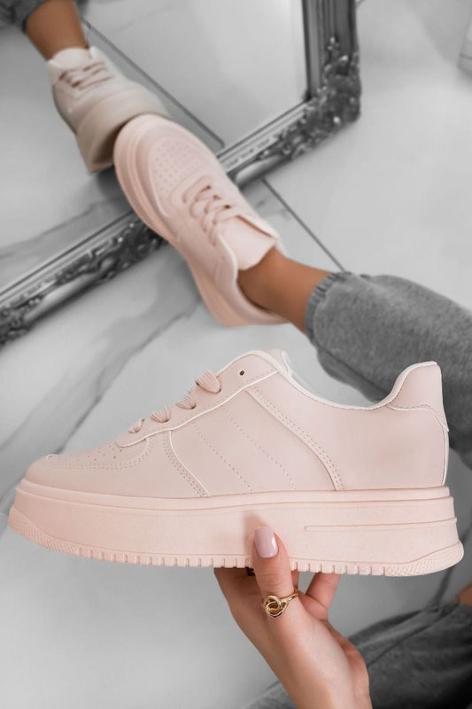 Sneakers rosa con suola spessa e lacci