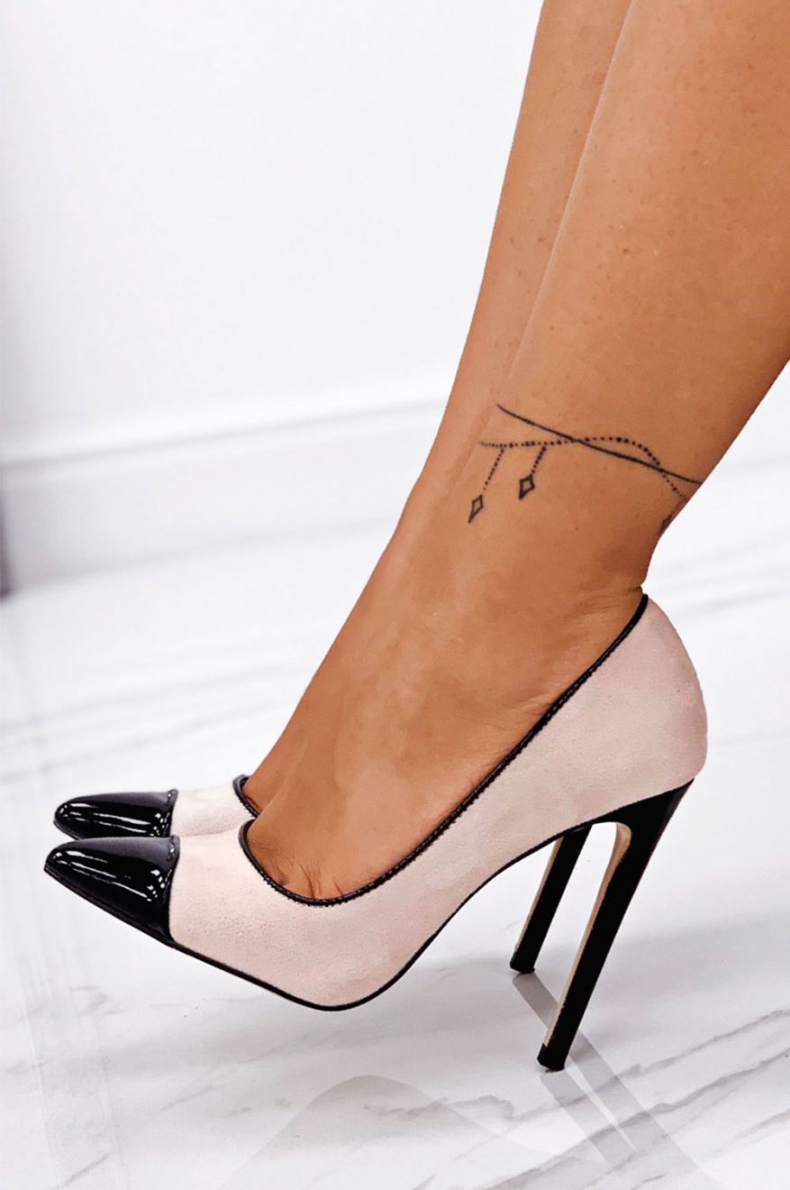 Beige pumps with patent leather heel and toe