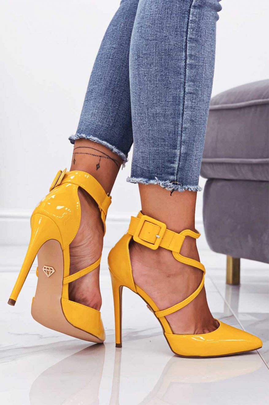 CLIO - Yellow patent leather pumps with stiletto heel and buckle