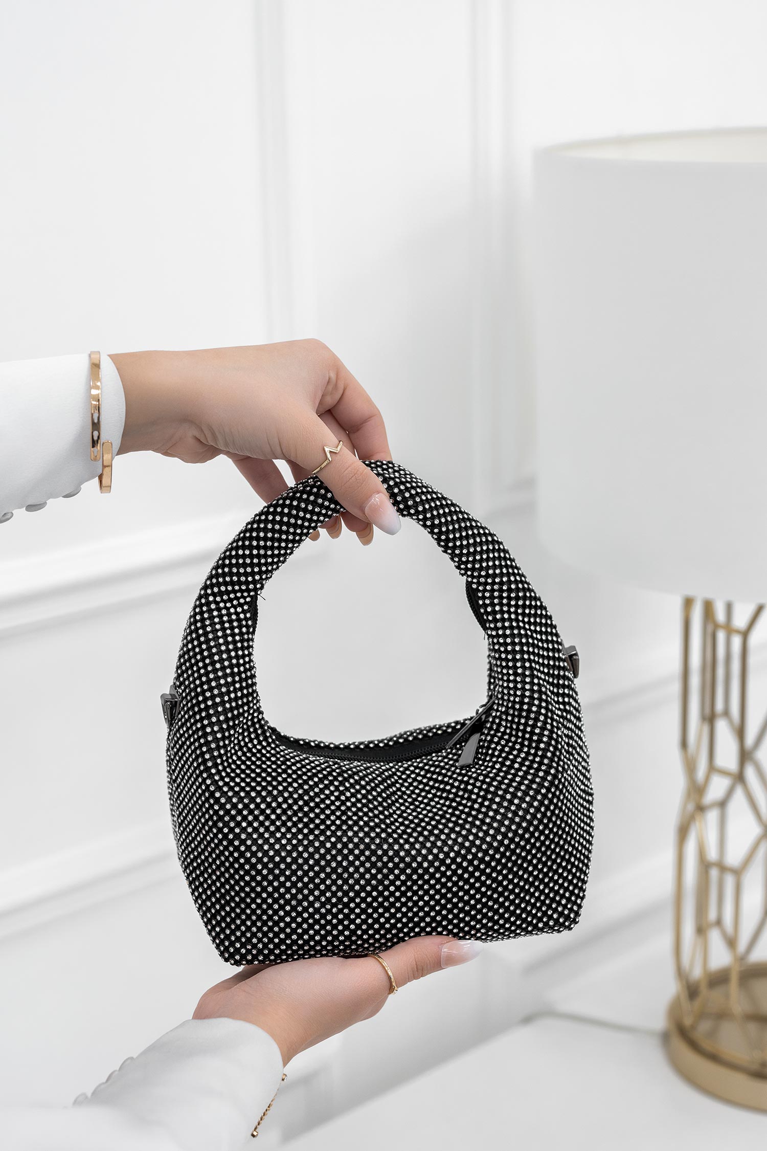 Pochette noire bijou avec strass B208