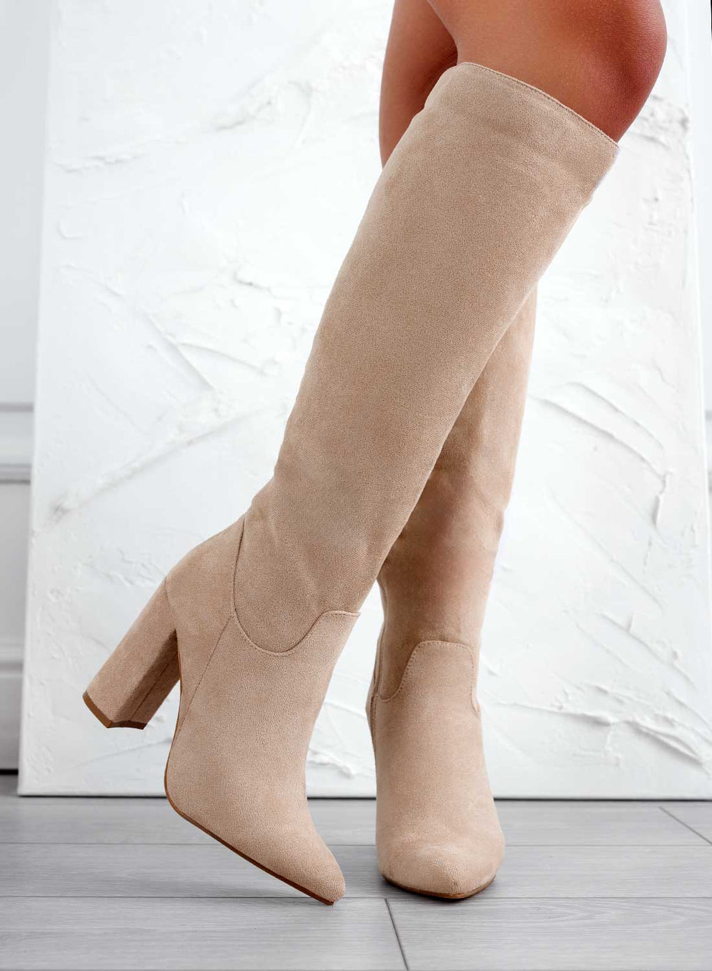 WENDY - Stivali beige scamosciati con tacco alto