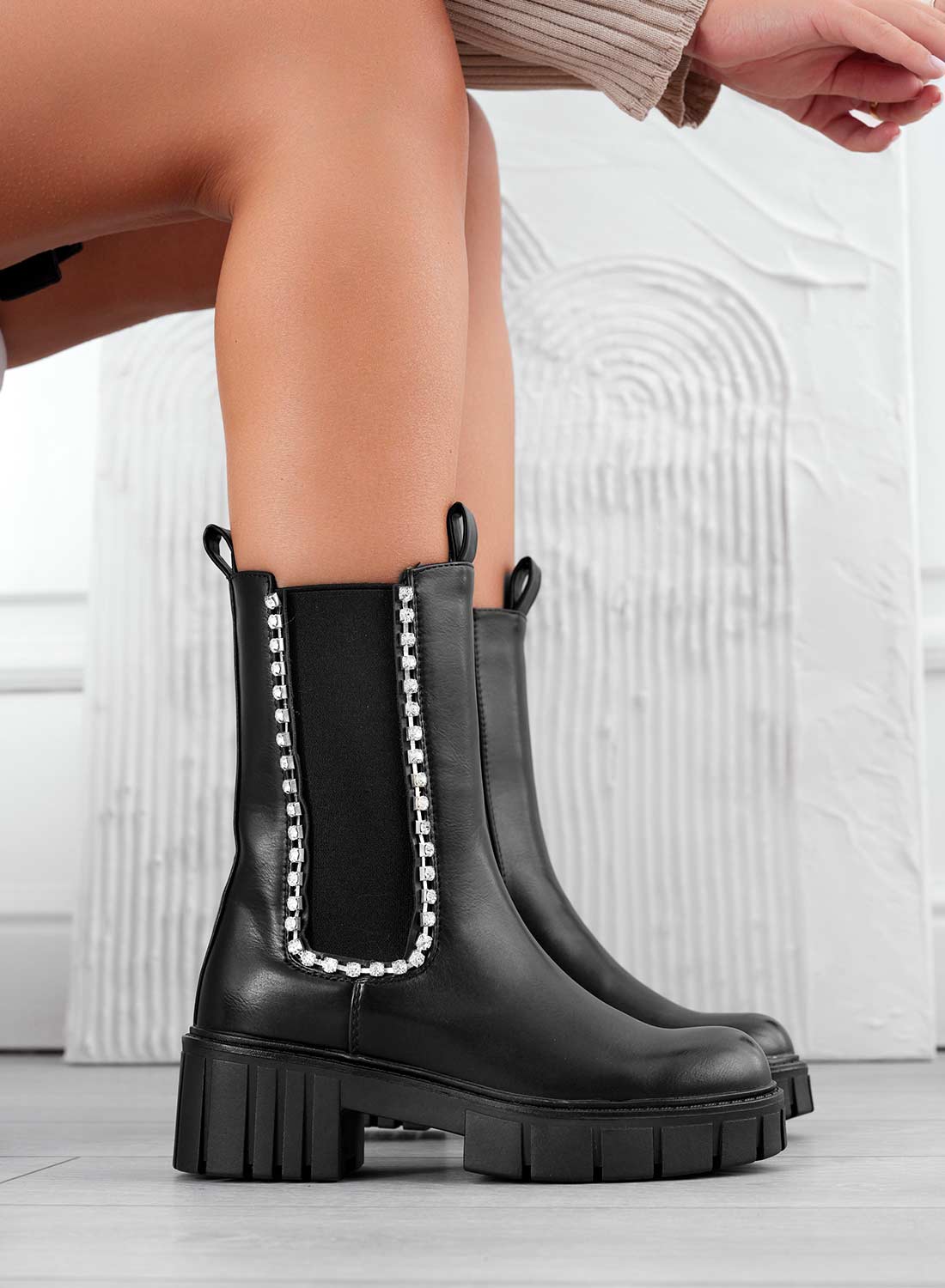 JASPER - Stivaletti neri con elastico e fascia gioiello
