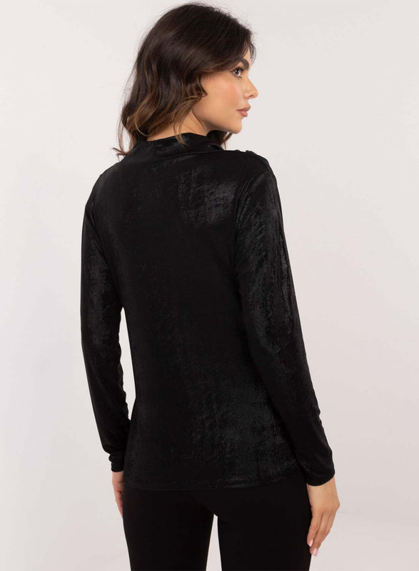 Maglia nera metallizzata con scollo morbido