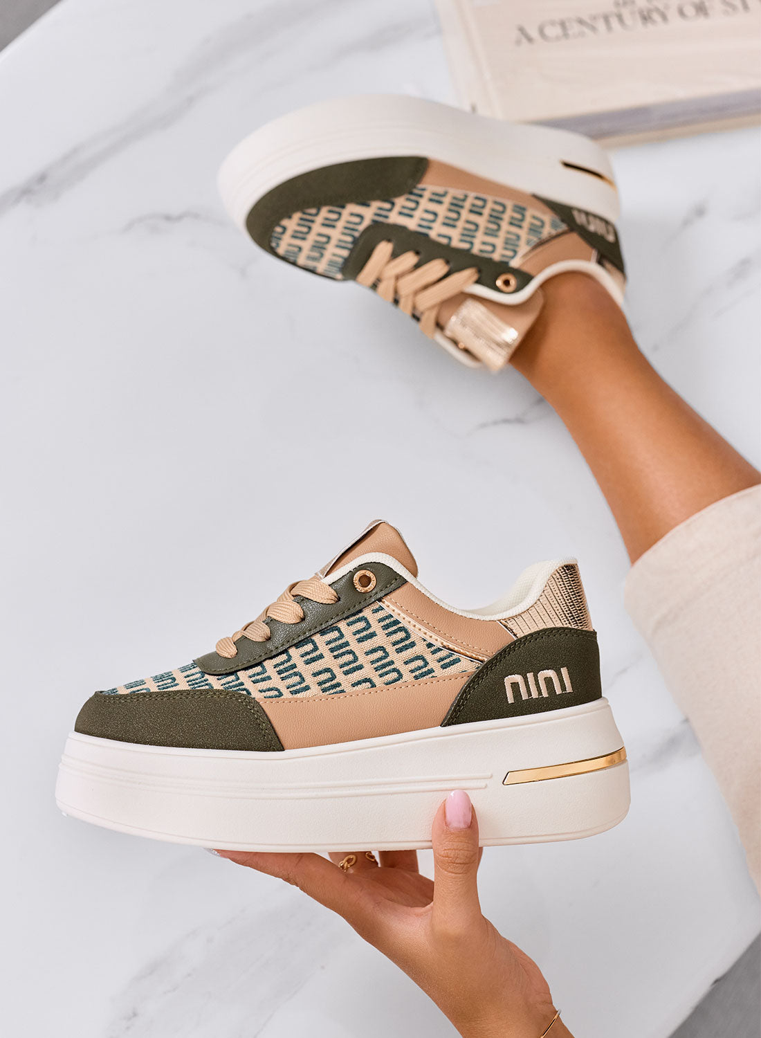 CAMILLA - Sneakers verdi platform con inserti in tessuto beige