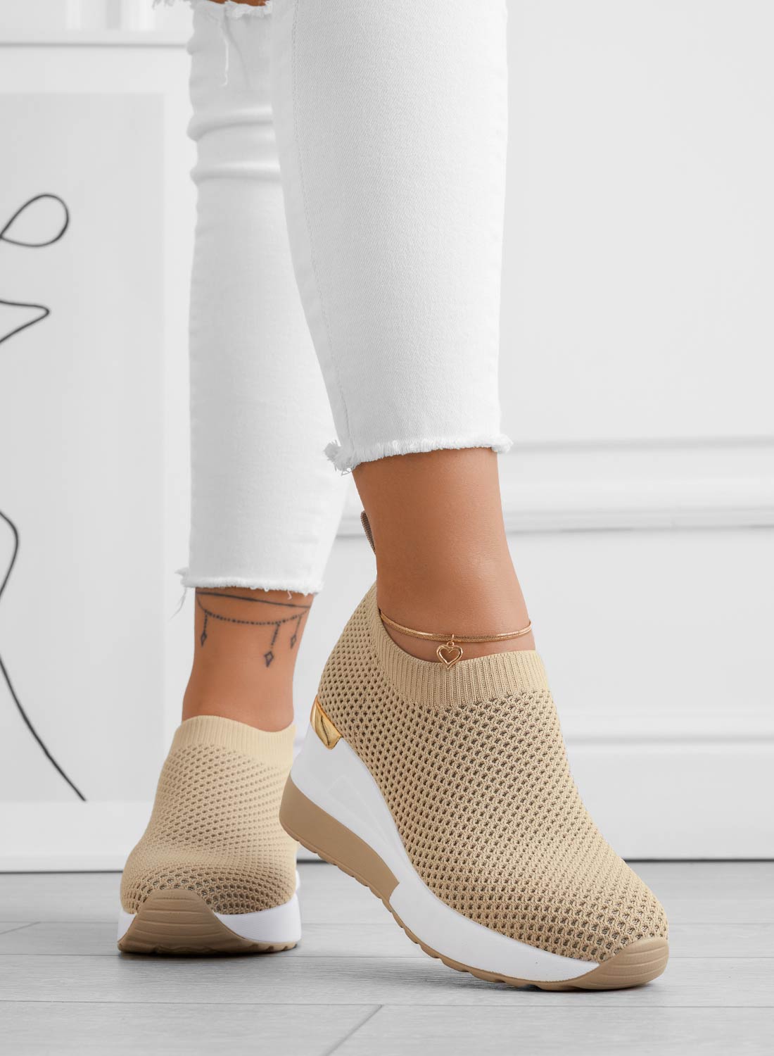 Sneakers beige in tessuto elastico