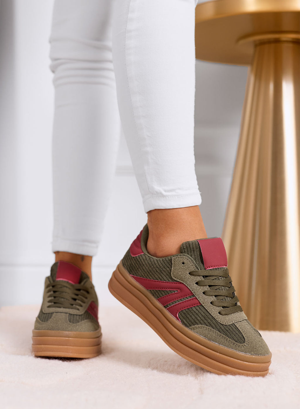 JOLENE - Sneakers verde militare con dettagli bordeaux e suola platform