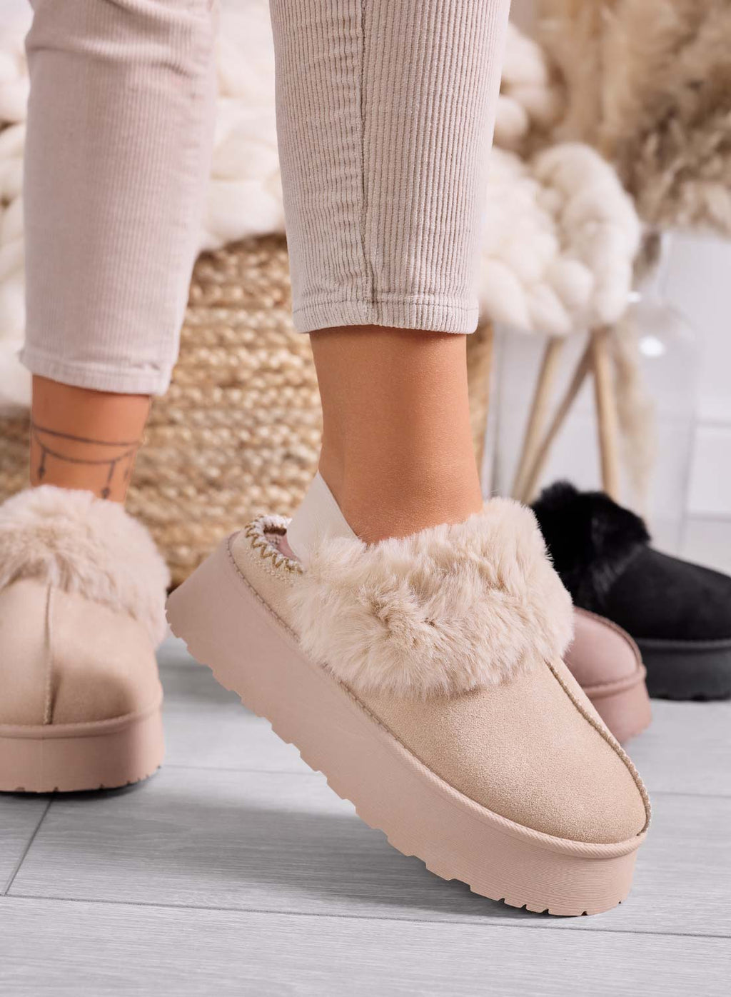 NITRA - Pantofole beige imbottite con pelliccia sintetica e molla sul retro