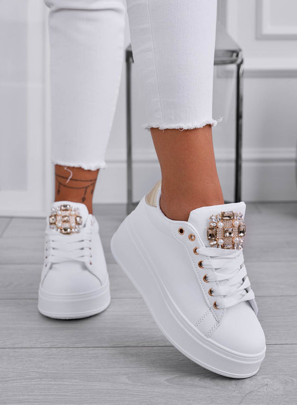 SOPHIE - Sneakers bianche con applicazione gioiello e retro oro