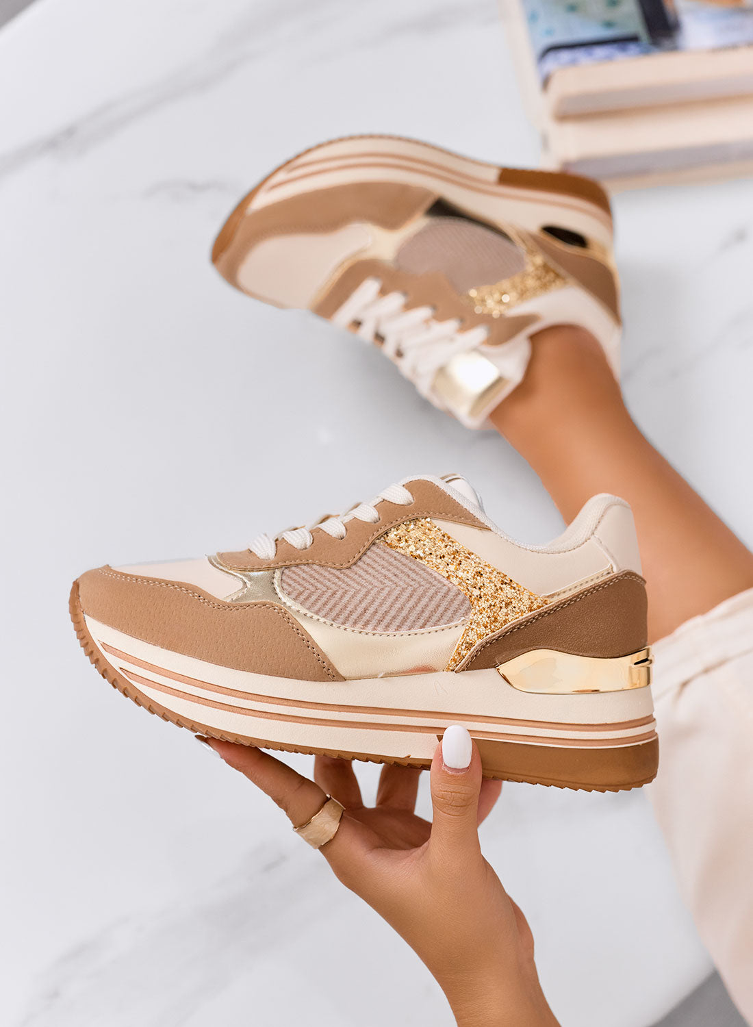 RUBINA - Baskets beiges avec détails pailletés et métallisés