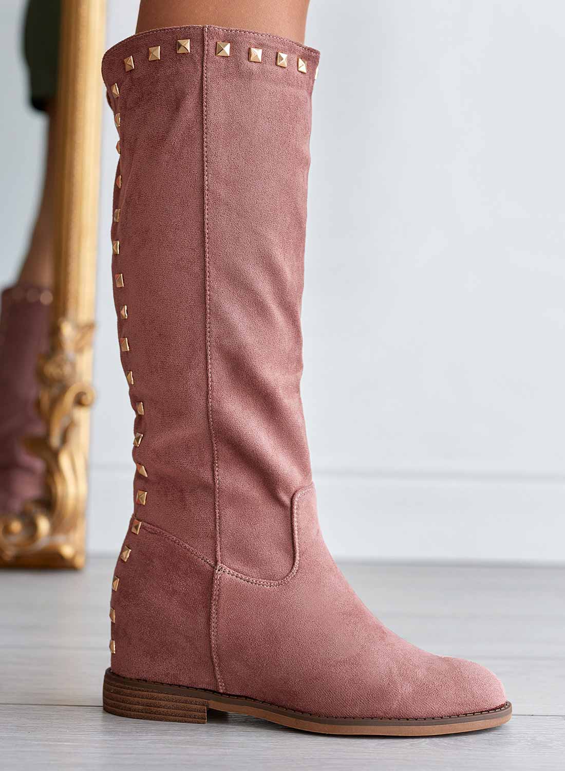 JANINE - Bottes Alexoo en daim rose avec semelle compensée intérieure et clous