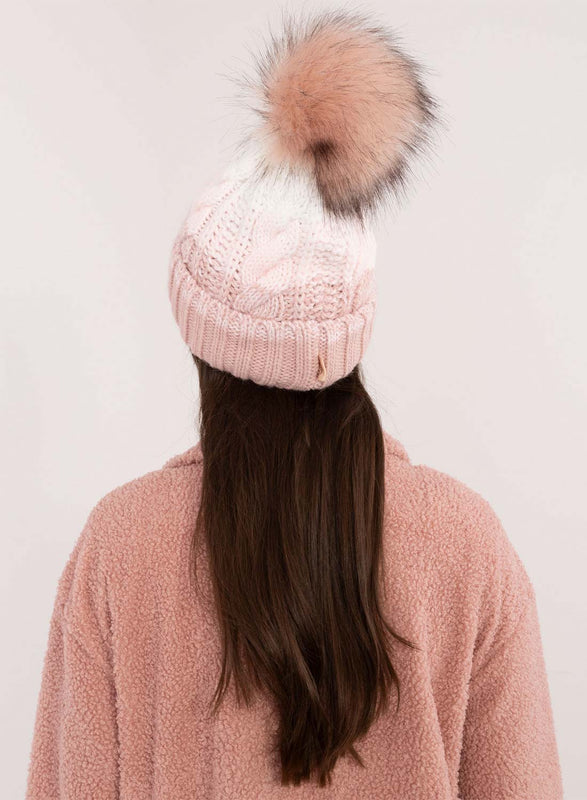 Cappello rosa con imbottitura interna e pompon