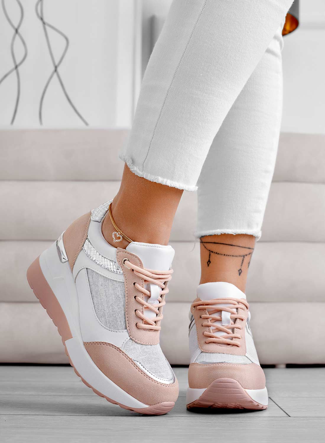 Sneakers rosa con inserti in tessuto glitter argento