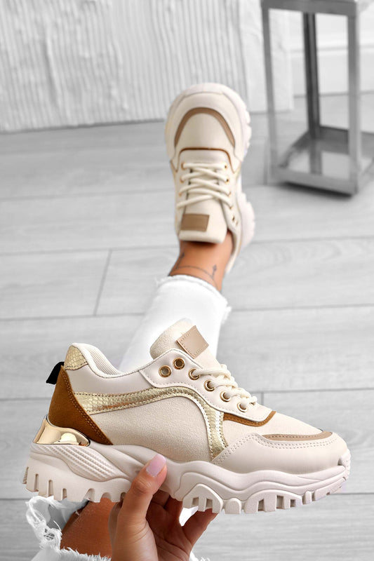 MELANIA - Sneakers beige con suola alta e pannelli a contrasto