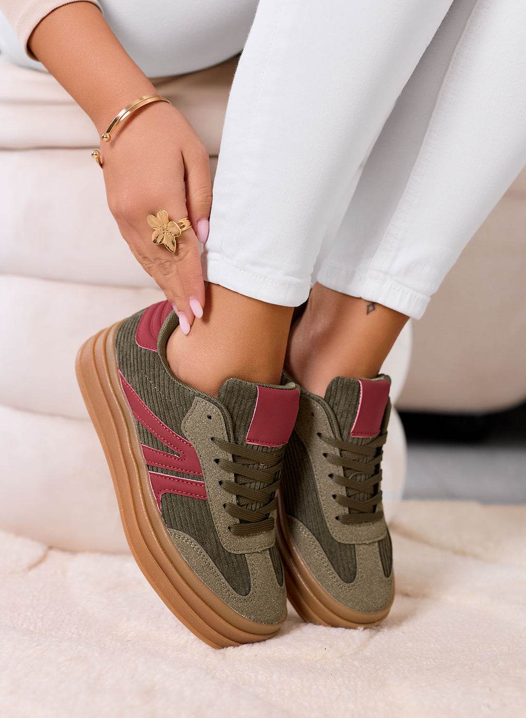 JOLENE - Sneakers verde militare con dettagli bordeaux e suola platform