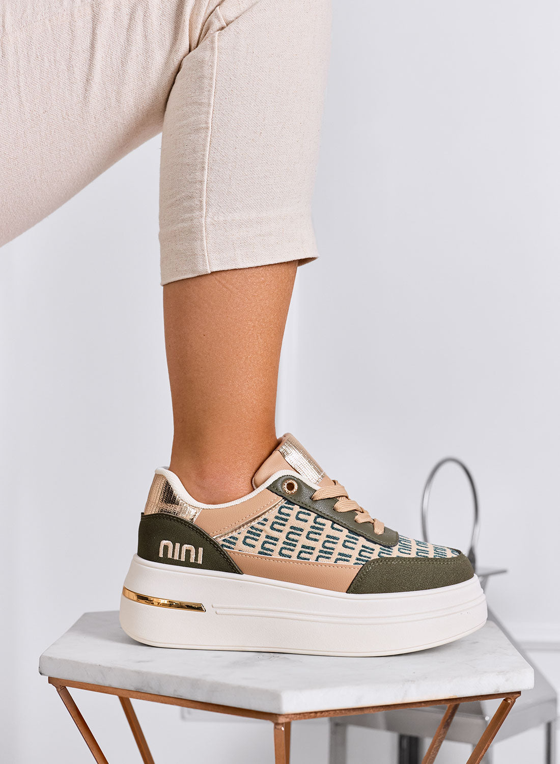 CAMILLA - Sneakers verdi platform con inserti in tessuto beige