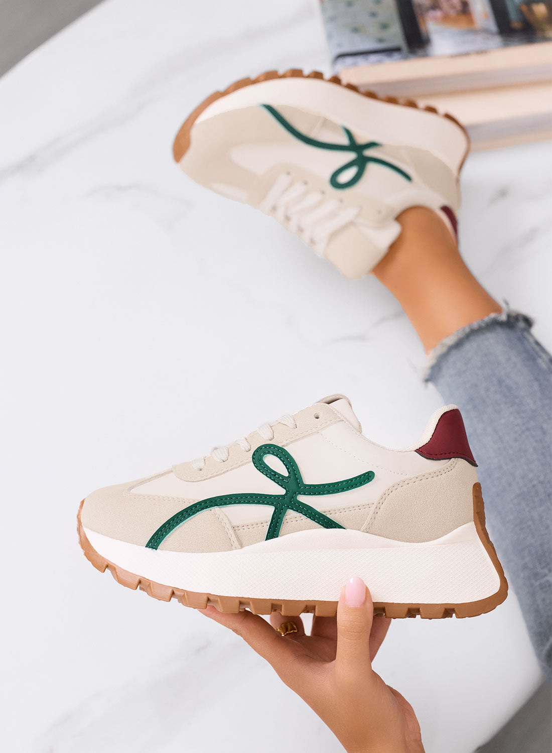 YONA - Sneakers beige con dettagli verdi e suola alta