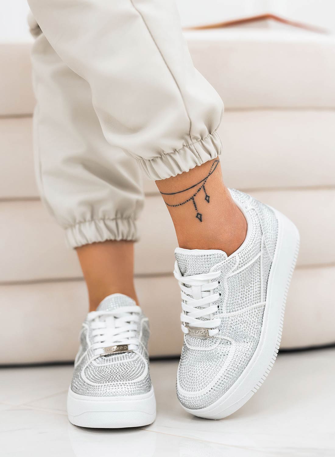 BRITNEY - Baskets blanches Alexoo avec bijoux