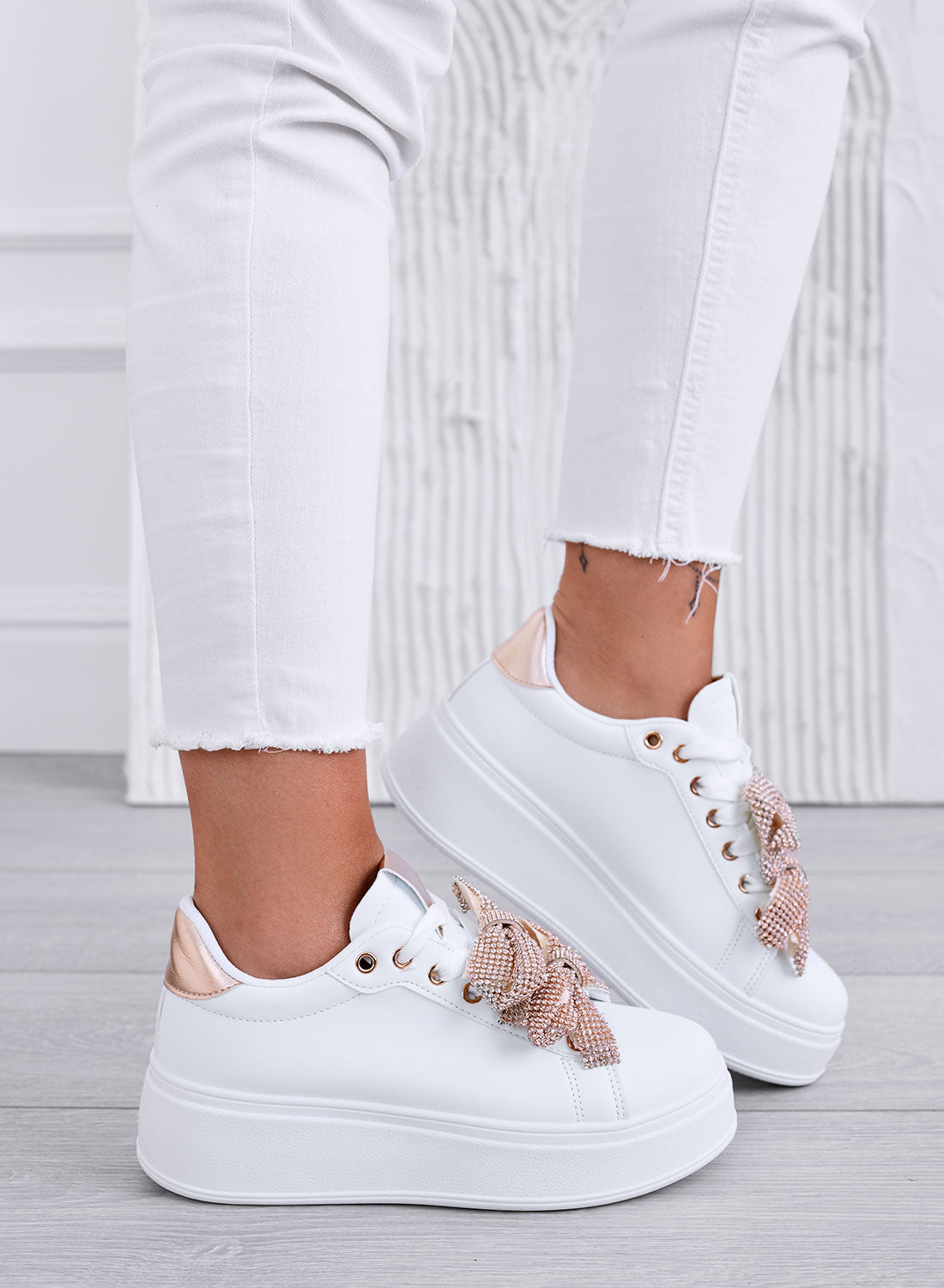 DEZZY - White sneakers with rose gold rhinestone bows