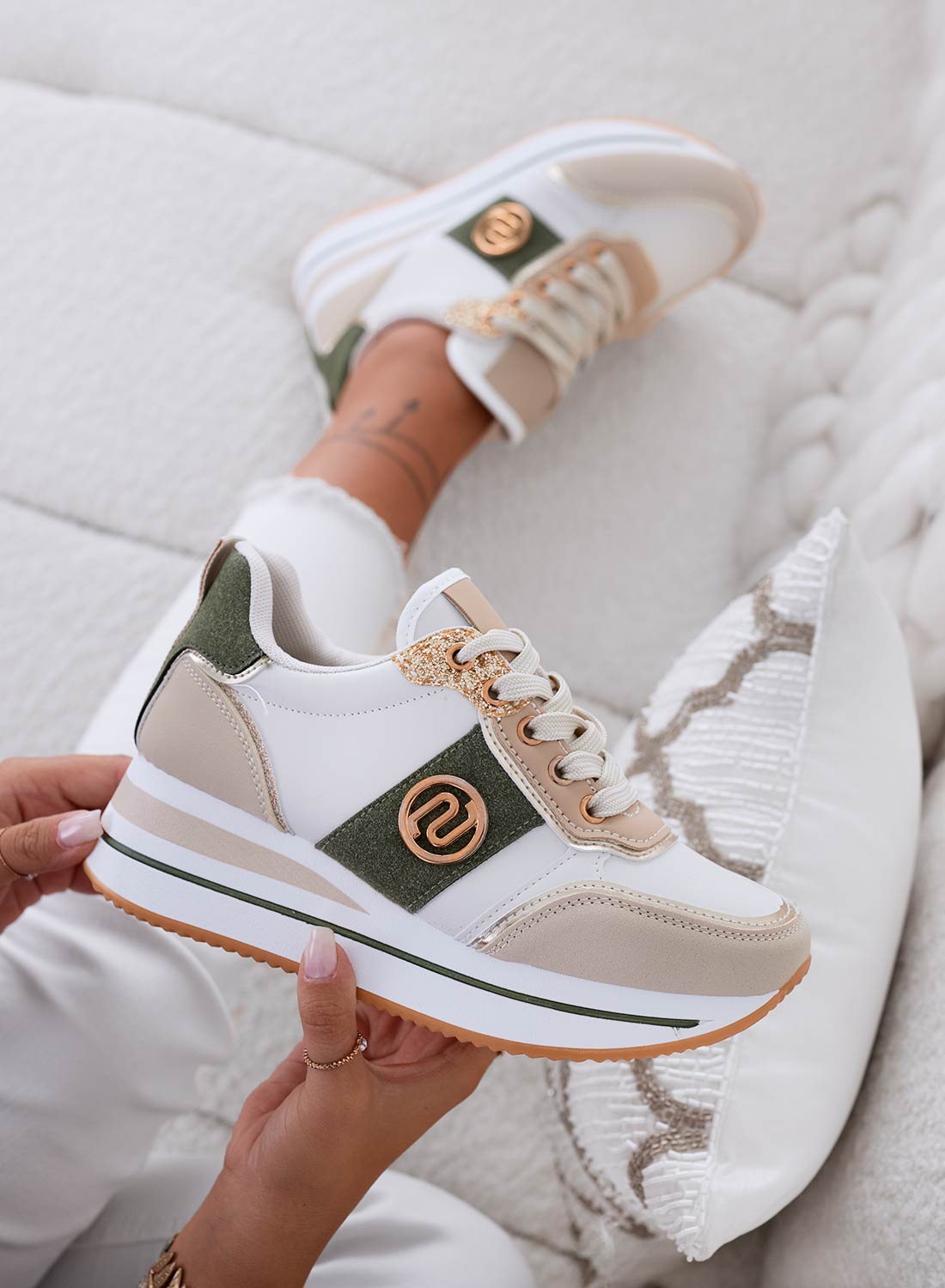 LOPEZ - Beige sneakers with contrasting green panels and gold glitter
