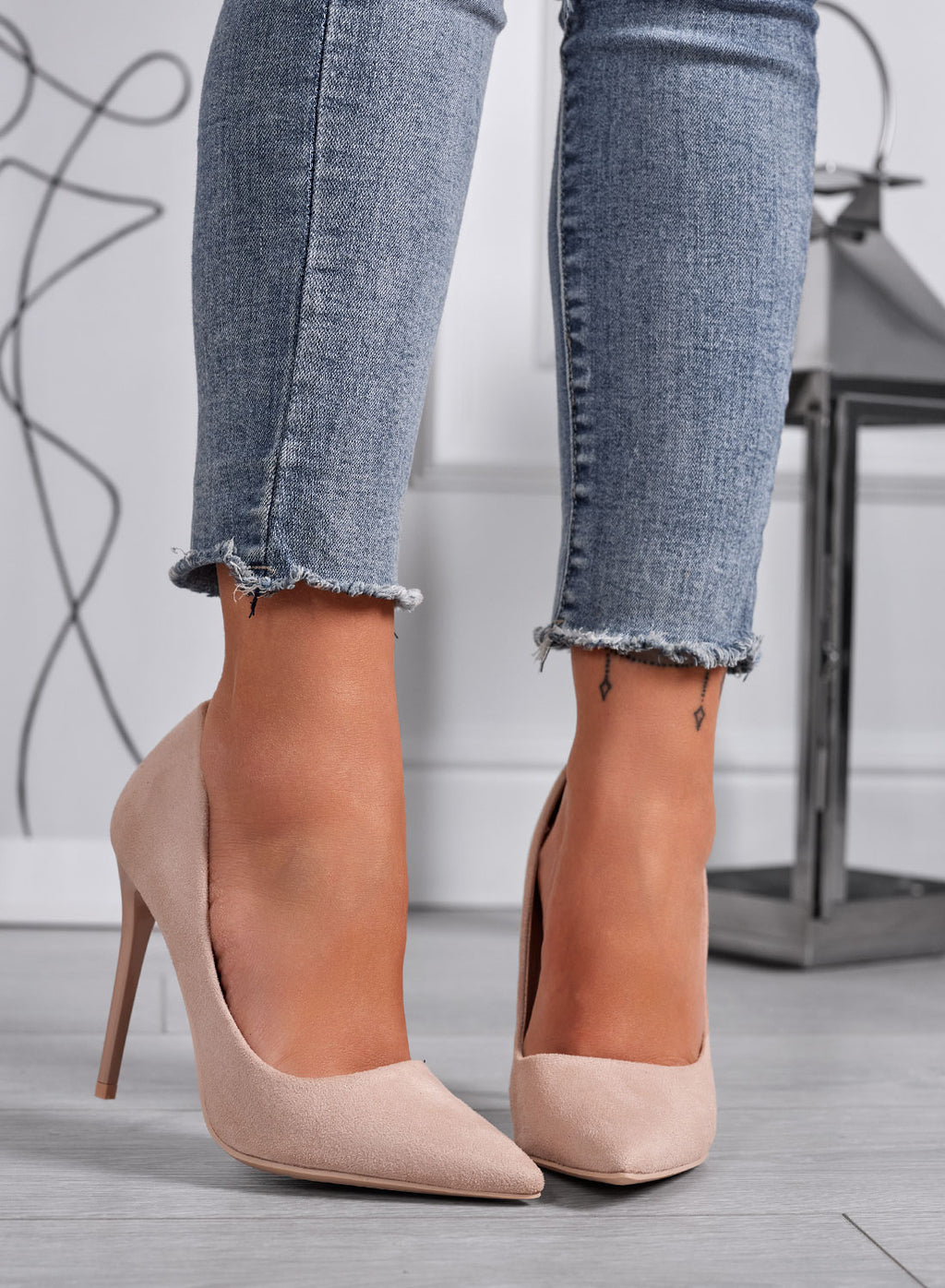 ANASTASIA - Décolleté beige in camoscio con tacco in vernice