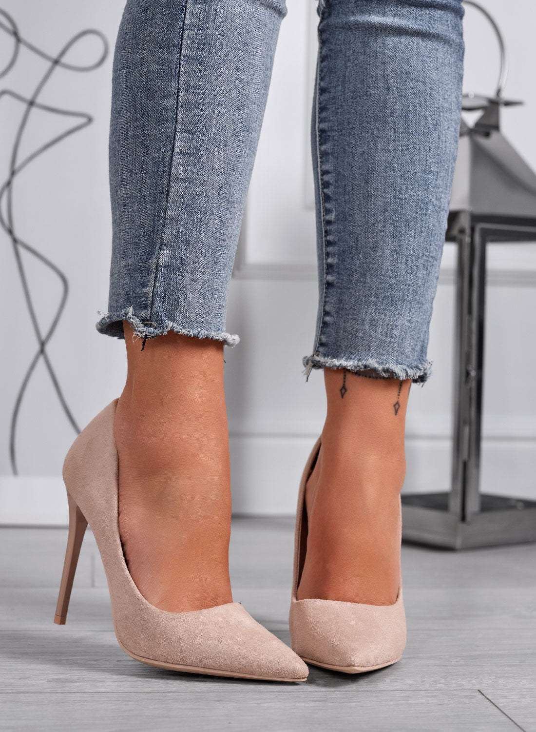 ANASTASIA - Décolleté beige in camoscio con tacco in vernice
