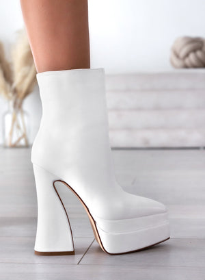 White Alexoo ankle boots with pointed toe and curved heel