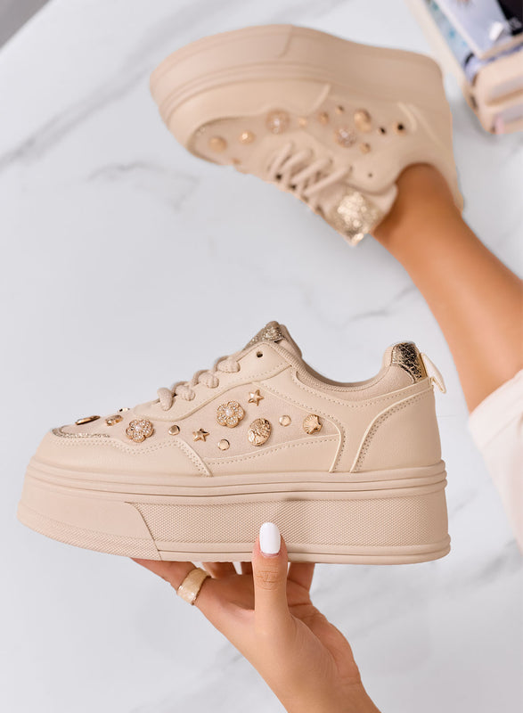 AIDA - Zapatillas plataforma beige con decoraciones doradas