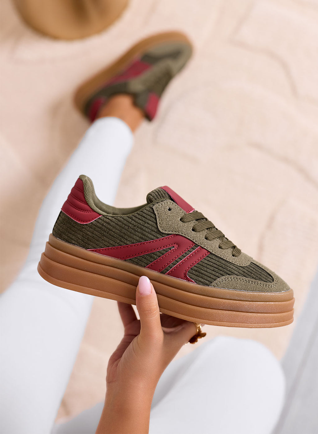 JOLENE - Sneakers verde militare con dettagli bordeaux e suola platform