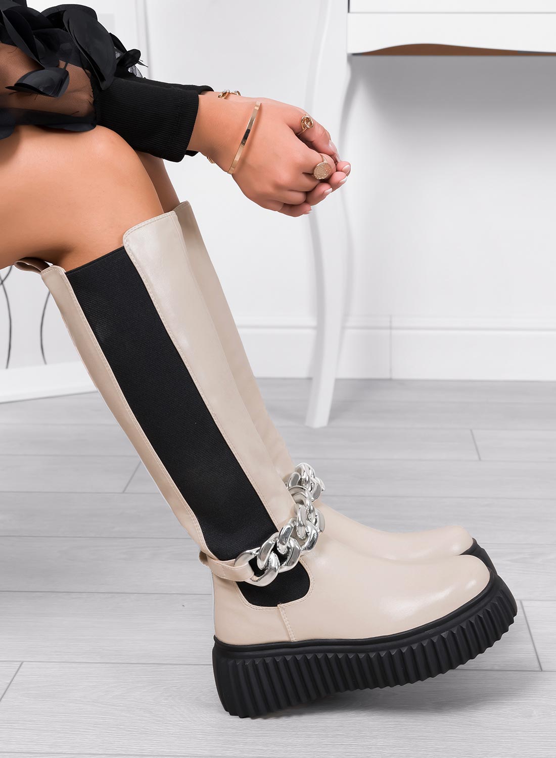 Stivali beige Alexoo con elastico e catena removibile