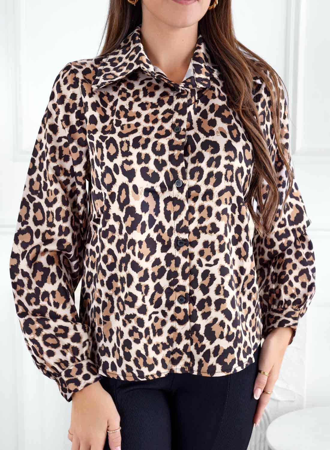 Chemise satinée à motif léopard
