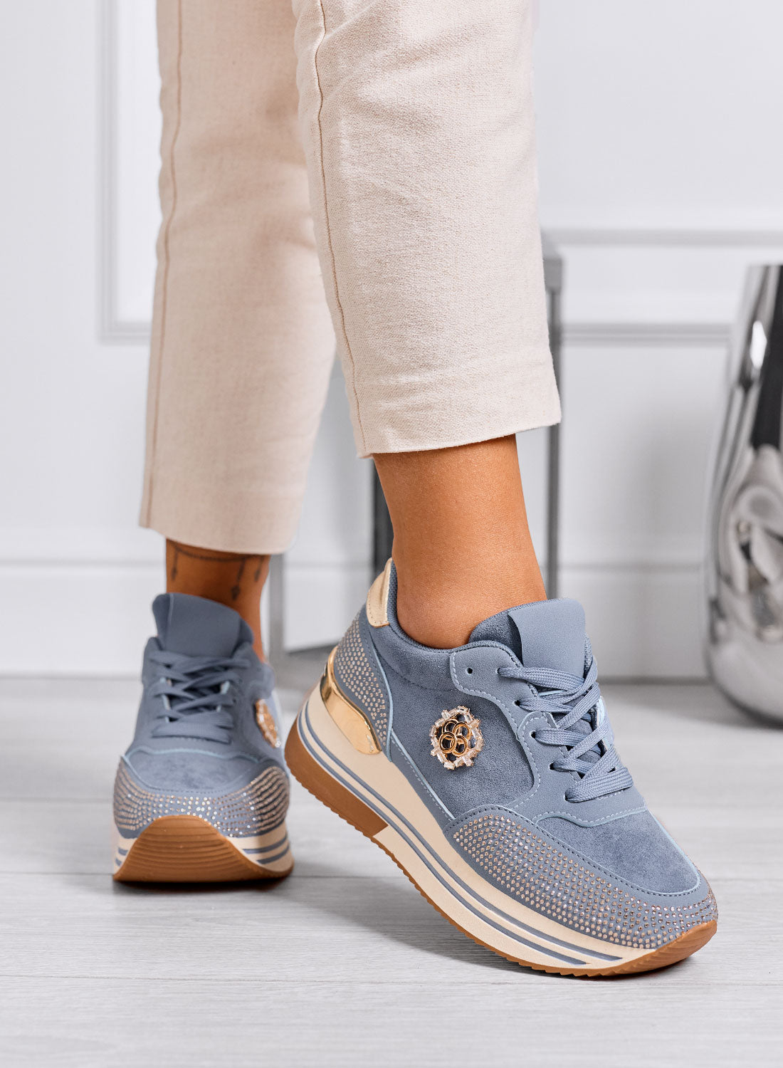XIOMARA - Sneakers azzurre platform con inserti oro e strass