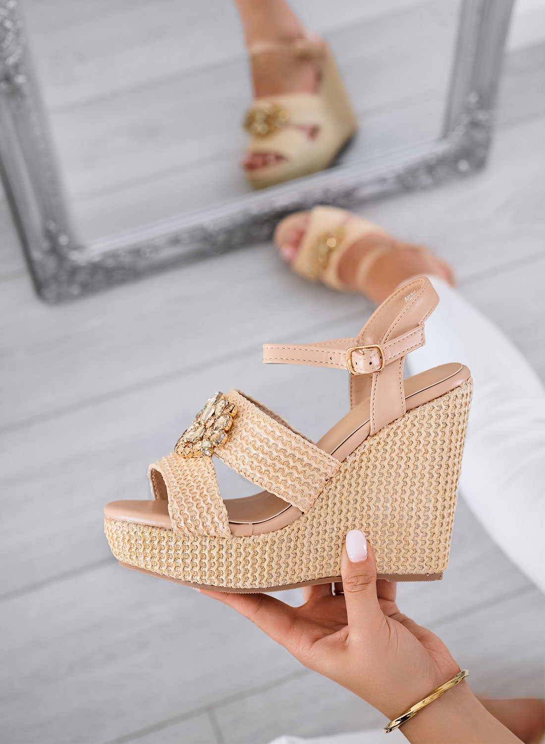 SABRINA - Sandali beige  Zeppe con cinturino e maxi strass